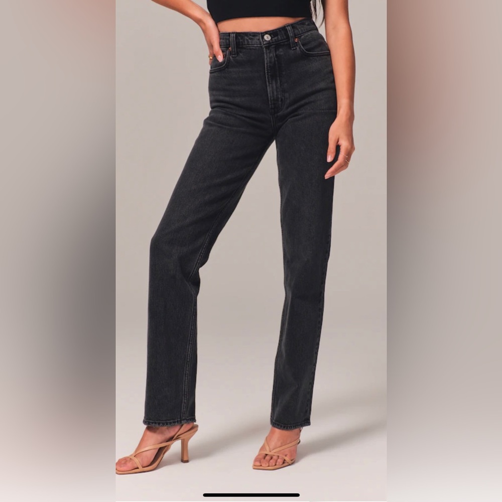 Abercrombie & Fitch - The 90s Straight Ultra High Rise - Black